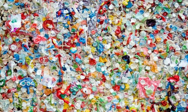 Η ρύπανση από τα πλαστικά θα τριπλασιαστεί ως το 2060, αν δεν αλλάξει κάτι: Κρίσιμη παγκόσμια σύνοδος στον Καναδά