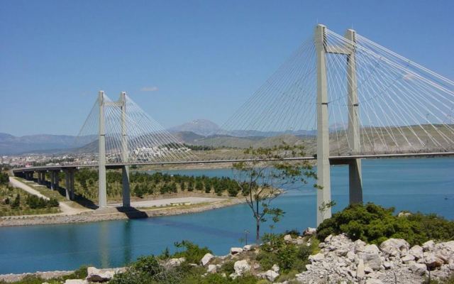 40χρονη απειλούσε ότι θα πηδήσει από την υψηλή γέφυρα Χαλκίδας