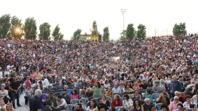 Θάνος Μικρούτσικος: Μια συναυλία, χιλιάδες κόσμου, απεριόριστη αγάπη