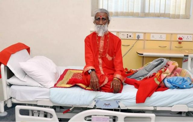 Πέθανε ο Ινδός γιόγκι που ισχυριζόταν πως δεν είχε πιει και φάει τίποτα για 80 χρόνια