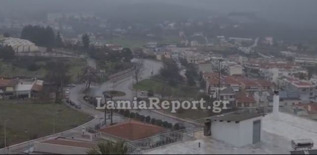 Χιονιάς: Οι νιφάδες έφτασαν μέχρι τη βόρεια Λαμία - ΒΙΝΤΕΟ