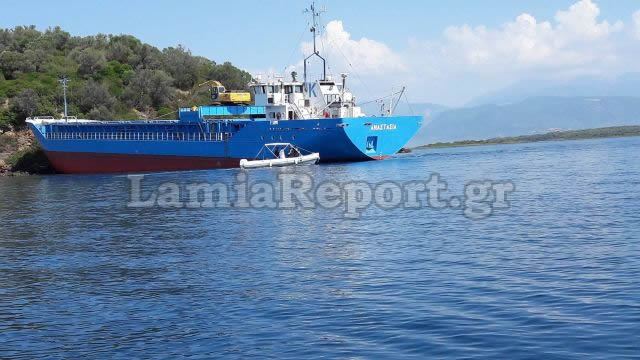 Λιχαδονήσια: Ρυμουλκήθηκε το πλοίο που… βγήκε στη στεριά (ΦΩΤΟ)