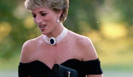Φόρεμα της πριγκίπισσας Νταϊάνα πουλήθηκε σε δημοπρασία έναντι του ποσού ρεκόρ των 1,1 εκατομμυρίων δολαρίων