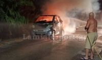 Λαμία: Αυτοκίνητο λαμπάδιασε εν κινήσει - Εκρήξεις τη νύχτα στον περιφερειακό (ΒΙΝΤΕΟ)