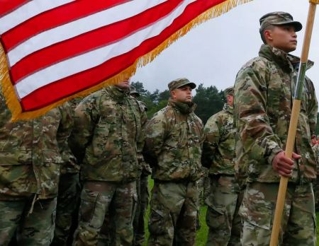 Η Πολωνία θέλει να αυξηθούν οι Αμερικανοί στρατιώτες στη χώρα – Στη Βαρσοβία ο Μπάιντεν