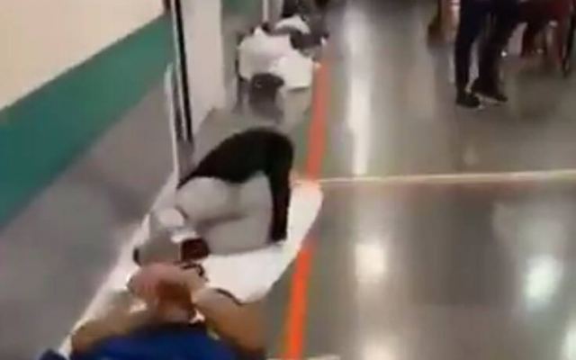 Τραγική η κατάσταση στην Ισπανία: Ασθενείς ξαπλωμένοι στο πάτωμα νοσοκομείου
