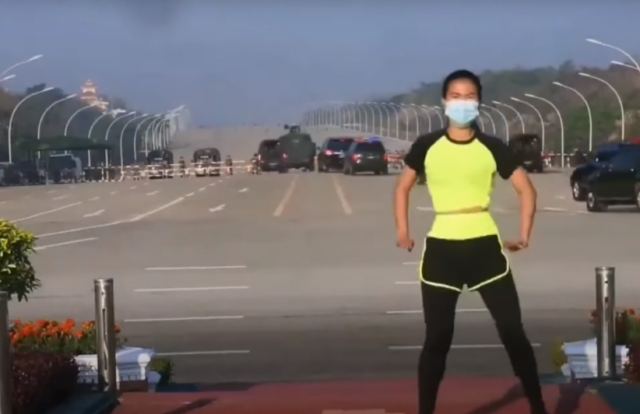 Μιανμάρ: Έκανε ασκήσεις αερόμπικ και πίσω της ο Στρατός έκανε πραξικόπημα - Το βίντεο που έγινε viral