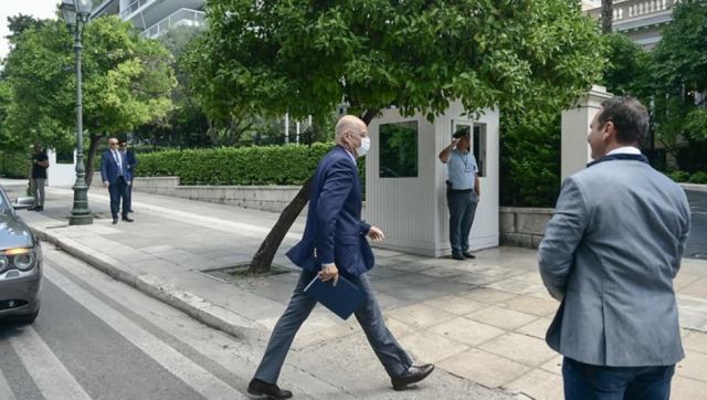 Δένδιας - Παναγιωτόπουλος εκτάκτως στο Μαξίμου: Σε εξέλιξη σύσκεψη υπό τον πρωθυπουργό