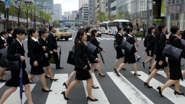 Οι Ιάπωνες λένε «όχι» σε 10 ημέρες διακοπών επειδή δεν ξέρουν πως να περάσουν τον χρόνο τους μακριά από τη δουλειά τους