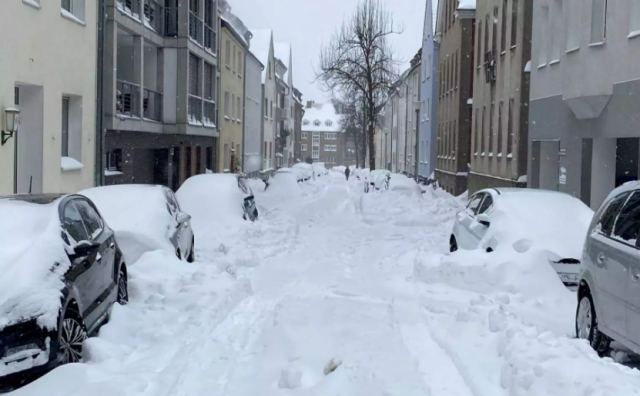 Σαρώνει την Ευρώπη η χιονοθύελλα Ντάρσι - Προβλήματα σε Γερμανία και Ολλανδία (pics, video)