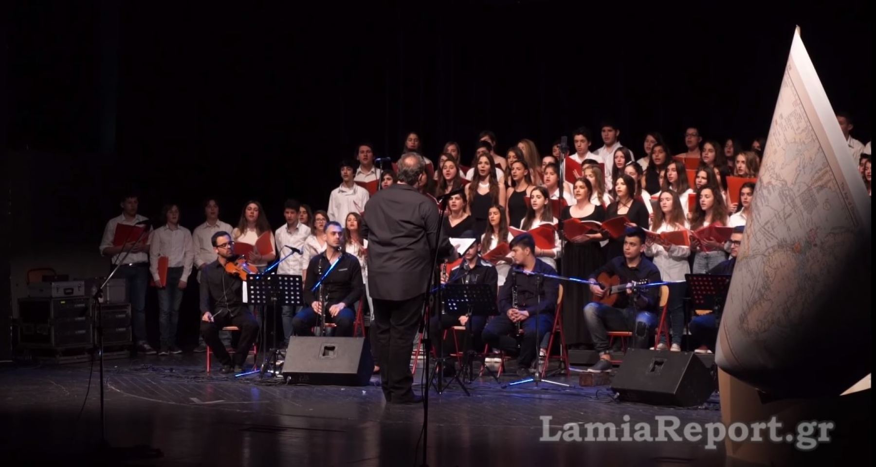 To Moυσικό Σχολείο Λαμίας τραγούδησε για τη Ξενιτιά - ΒΙΝΤΕΟ + ΦΩΤΟ