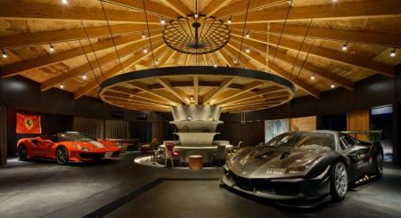 «The Circus»: Το σπίτι με τις δύο Ferrari στο σαλόνι του και τη μοναδική αισθητική