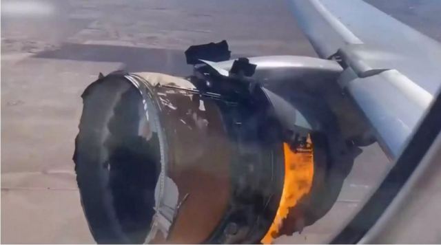ΗΠΑ: Θρίλερ στον αέρα με εικόνες σοκ – Πήρε φωτιά ο κινητήρας (video)