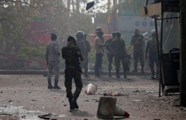 Σρι Λάνκα: Παραιτήθηκε ο γραμματέας του υπουργείου Άμυνας στον &quot;απόηχο&quot; της τραγωδίας - Στους 260 &quot;έπεσαν&quot; οι νεκροί
