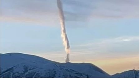 Στην Αλάσκα είδαν ένα παράξενο σύννεφο καπνού και έκαναν λόγο για συντριβή UFO (vid)