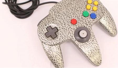 Συλλεκτικό χειριστήριο του Nintendo 64 πωλείται έναντι 1000 λιρών!