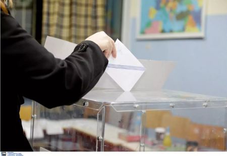 Αντίστροφη μέτρηση για τις δημοτικές και περιφερειακές εκλογές - Τι ισχύει για δεύτερη κάλπη και εκλογική άδεια