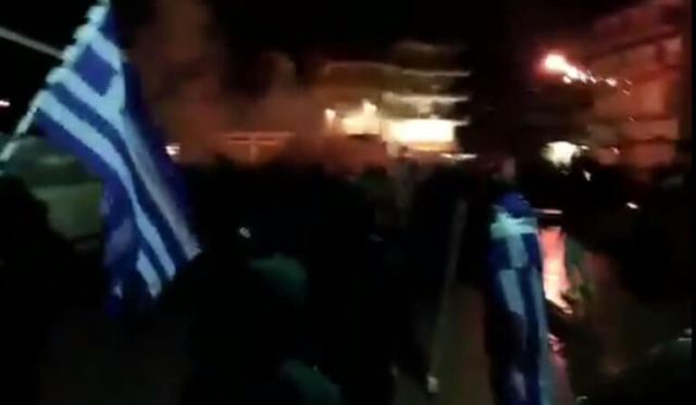 Μολότοφ και δακρυγόνα έξω από το σπίτι βουλευτού του ΣΥΡΙΖΑ