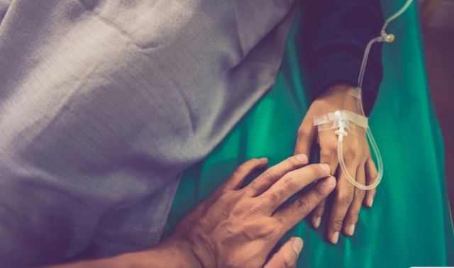 ΗΠΑ: Παντρεμένο ζευγάρι που είχε εμβολιαστεί πλήρως πέθανε από κορωνοϊό με διαφορά ενός λεπτού