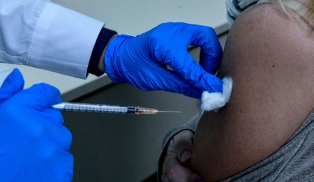 Ποιος είναι ο ιός τσικουνγκούνια και γιατί οι Αμερικανοί ενέκριναν εμβόλιο