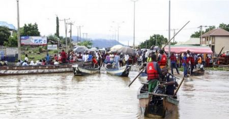 Δεκάδες νεκροί από ανατροπή ποταμόπλοιου στη Νιγηρία