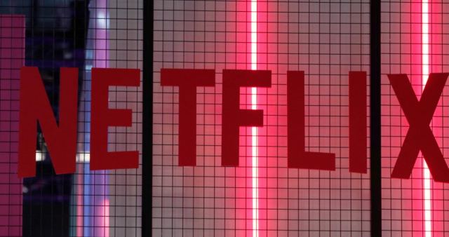 Netflix: Ψάχνει… αεροσυνοδό και προσφέρει έως και 355.000 ευρώ ετήσιο εισόδημα