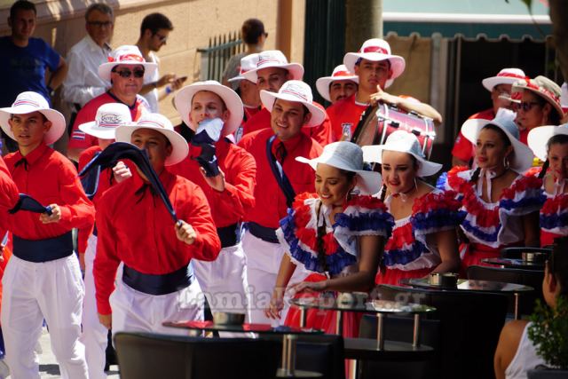 Λαμία: 70 χορευτές από Κόστα Ρίκα και Αργεντινή ξεσήκωσαν την πόλη  (ΒΙΝΤΕΟ-ΦΩΤΟ)