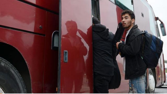 Αποχωρούν σταδιακά από τα Διαβατά οι πρόσφυγες