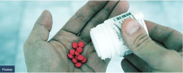 Κορωνοϊός: Eλπίδες για θεραπεία από την Pfizer - Αρχίζει κλινικές δοκιμές για φάρμακο που χορηγείται από το στόμα