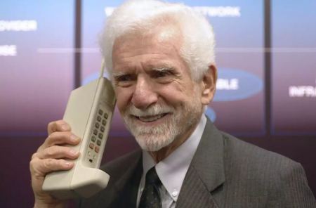 Σαν σήμερα πριν 51 χρόνια έγινε η πρώτη κλήση από κινητό τηλέφωνο