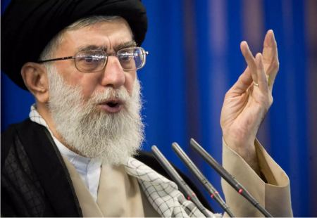 Ιράν: Απειλεί τους διαδηλωτές ο Αλί Χαμενεΐ – «Κανείς δεν μπορεί να ξεριζώσει την Ισλαμική Δημοκρατία»