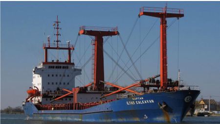 Ναυάγιο ανοιχτά της Λέσβου: Πάνω σε βαρέλι βρέθηκε ο διασωθείς ναυτικός - Αγωνία για τα άλλα 13 μέλη του πληρώματος