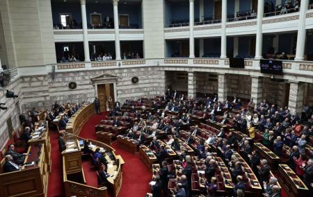 Βουλή: Την τρίτη η ψήφιση της τροπολογίας για το «μπλόκο» στο κόμμα Κασιδιάρη - Οι θέσεις της αντιπολίτευσης