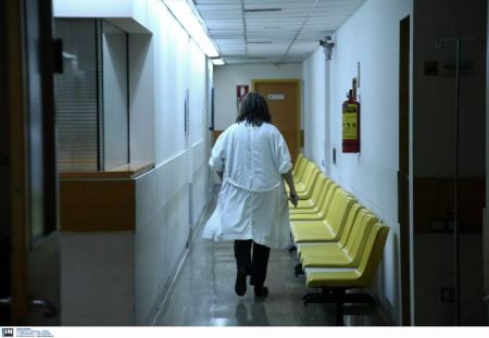 Εισαγγελική έρευνα για τον Γιαννάκο μετά τις δηλώσεις για παράλυση νοσηλεύτριας, που έκανε το εμβόλιο