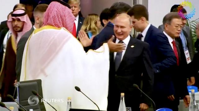 G20: Το high five Βλαντιμίρ Πούτιν - Μοχάμεντ μπιν Σαλμάν