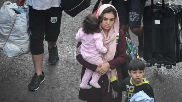 Αποκάλυψη FAZ: Αυτοί κερδίζουν από το προσφυγικό στην Ελλάδα