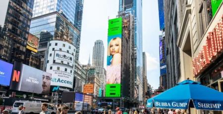 Κατερίνα Λιόλιου: Εμφανίστηκε σε billboard στην Times Square