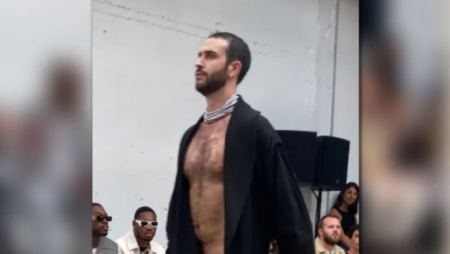 Εβδομάδα Μόδας στο Παρίσι: Επίδειξη μόδας με... γυμνούς άνδρες