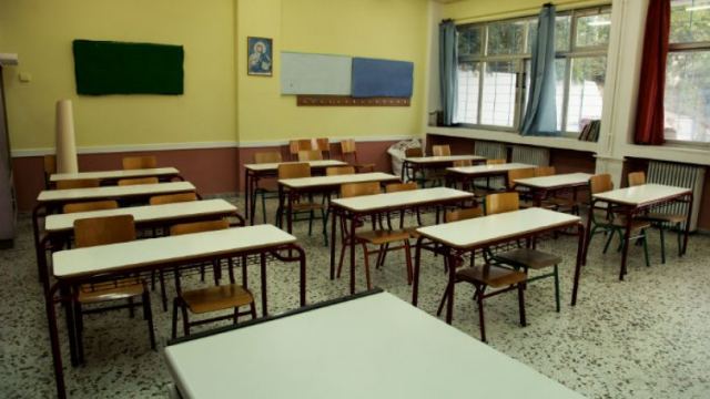 Μαθητής πέταξε κροτίδα σε σχολείο στην Πάτρα επειδή απαγορεύτηκε το κάπνισμα