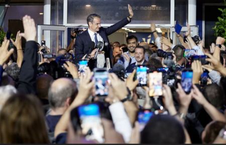 Ιστορική νίκη Μητσοτάκη: ΝΔ 40,79%, ΣΥΡΙΖΑ 20,06% - Πεντακομματική Βουλή