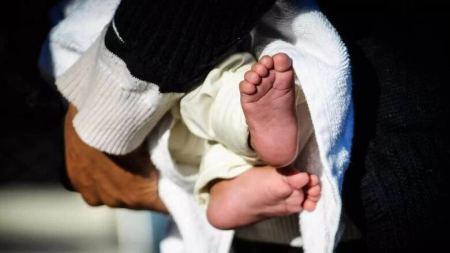 Μακρυχώρι Ημαθίας: «Ζήλευε εμένα και την πλήρωσε το βρέφος» λέει ο πατέρας του μωρού που σκότωσε η 37χρονη
