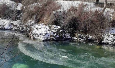 Κακοκαιρία Barbara: Πάγωσε ποτάμι στο ανατολικό Ζαγόρι - Στους -13 °C η θερμοκρασία