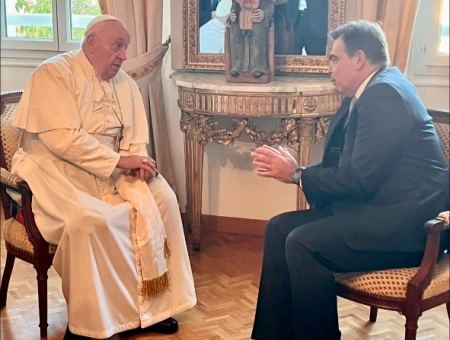 Ο πάπας καταγγέλλει την αδιαφορία απέναντι στους μετανάστες - Η συνάντηση με τον Μαργαρίτη Σχοινά