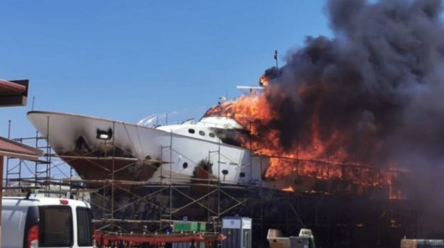 Σύρος: Φωτιά στο ναυπηγείο του Ταρσανά
