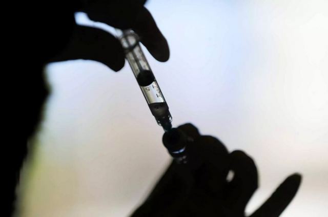 Κορωνοϊός: Αυτές οι κατηγορίες εργαζομένων είναι «υποψήφιες» για υποχρεωτικό εμβολιασμό