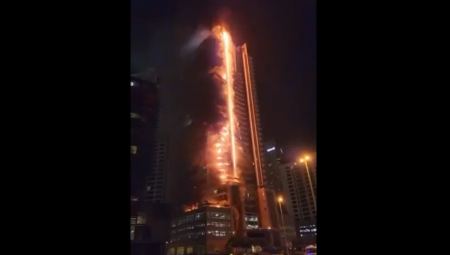 Βίντεο - σοκ με 35ώροφο ουρανοξύστη στο Ντουμπάι, κοντά στο Burj Khalifa, να γίνεται παρανάλωμα του πυρός