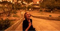 Η φωτογραφία με την κραυγή της κυρίας Παναγιώτας στη φωτιά της Εύβοιας κέρδισε διεθνές βραβείο