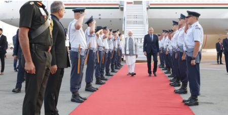 Έφτασε στην Αθήνα ο Ινδός πρωθυπουργός Ναρέντρα Μόντι