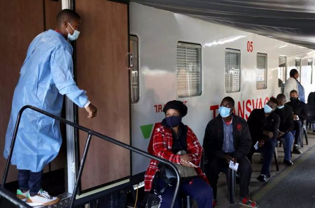Κορωνοϊός: Η Κίνα θα δώσει ένα δισεκατομμύριο δόσεις εμβολίων στην Αφρική