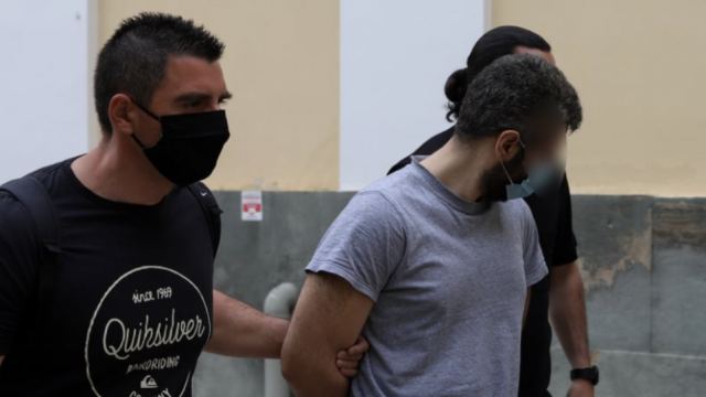 Έγκλημα στα Καλύβια: Ψυχιατρική πραγματογνωμοσύνη ζήτησαν οι δικηγόροι του 32χρονου - Στη φυλακή ο δράστης